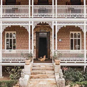 https://currawong-house.hotelssunshinecoast.net